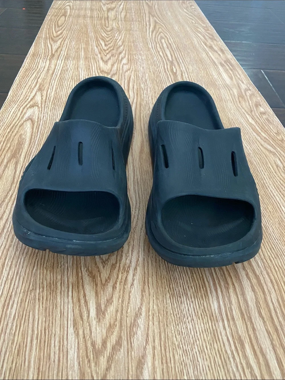 Hoka rubber sandals men’s size 11 fits like 10